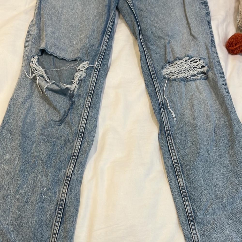 H&M light wash jeans - Picture 5 of 6